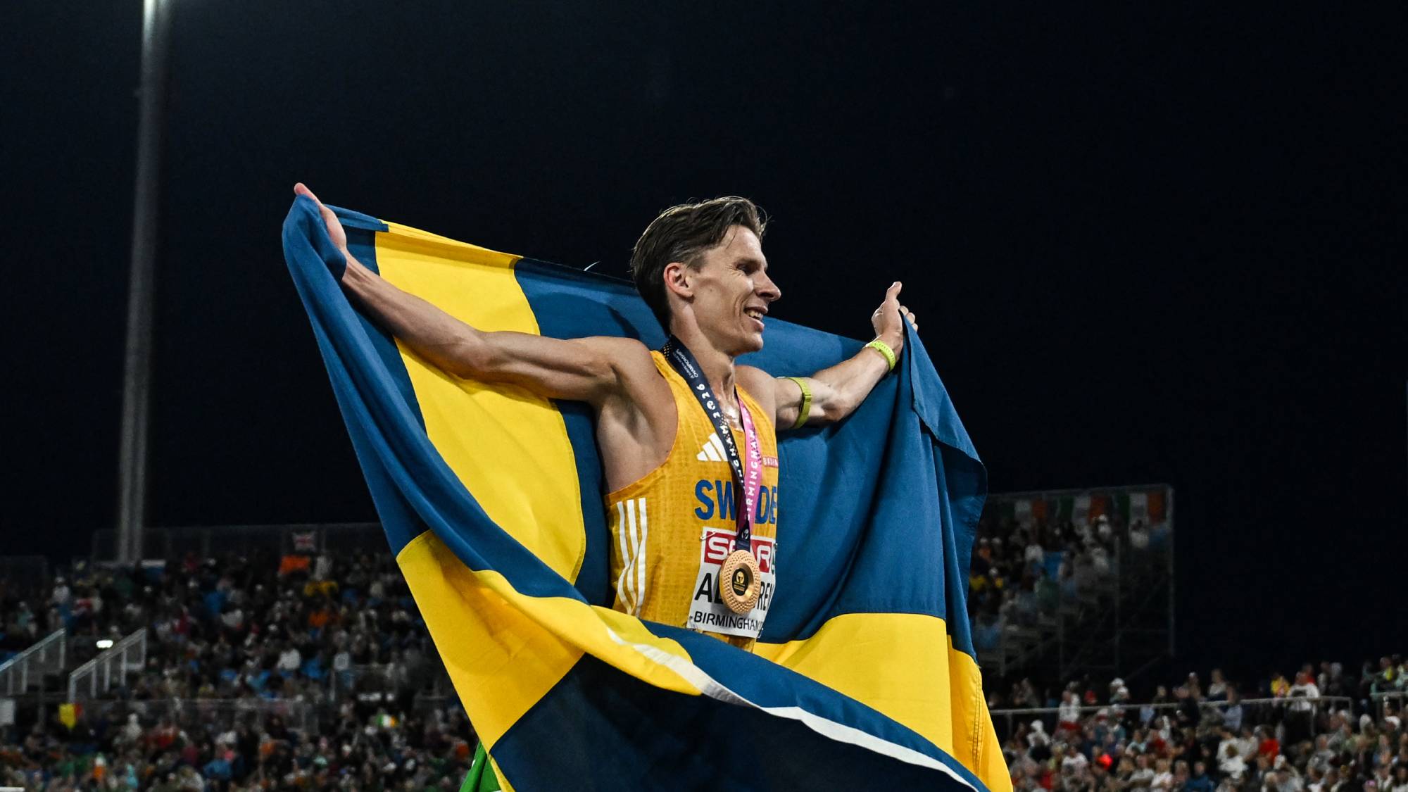 Gold medallist Sweden's Andreas Almgren celebrates after competing in the men's 10,000m final during the European Athletics Championships at Alexander Stadium in Birmingham on August 15, 2026.