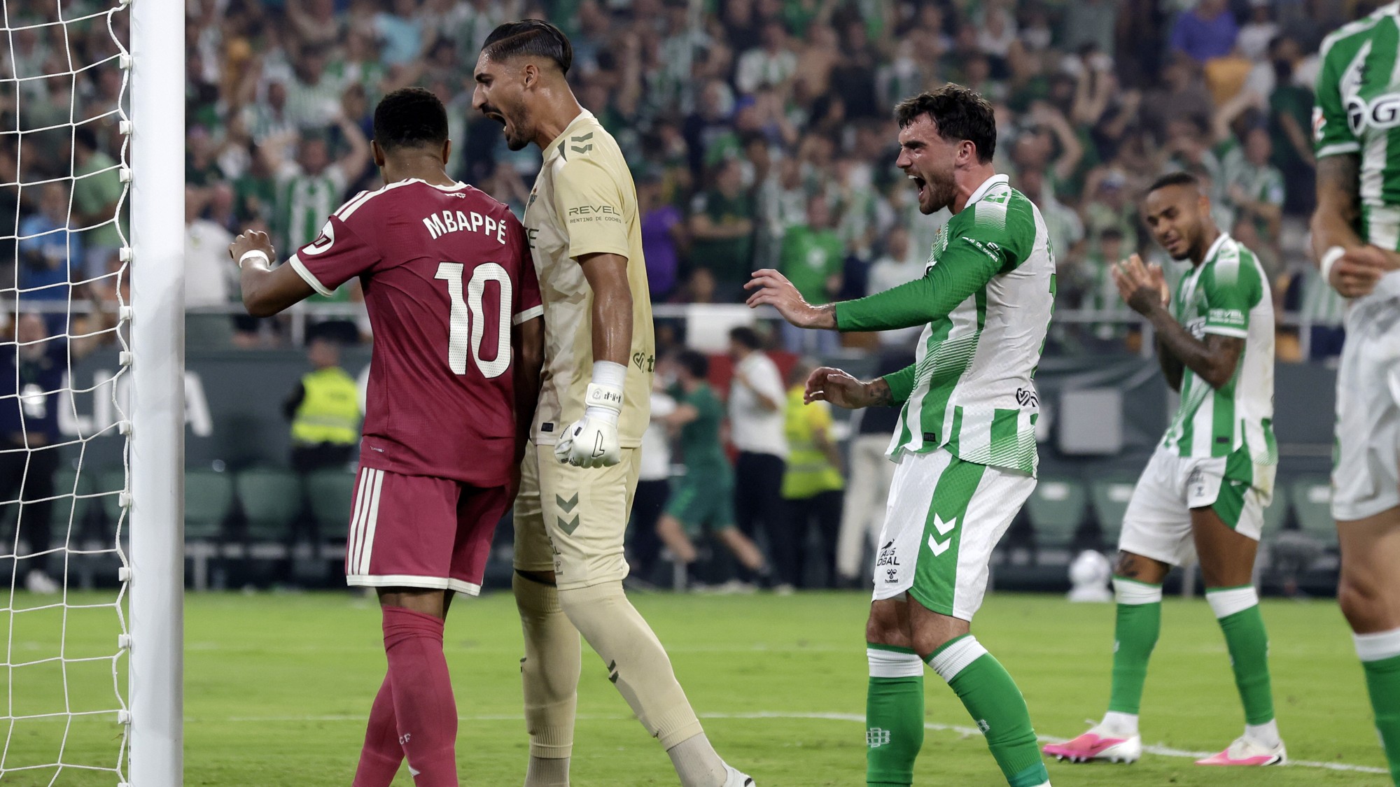 Kylian Mbappé, miután kihagyta a tizenegyest.