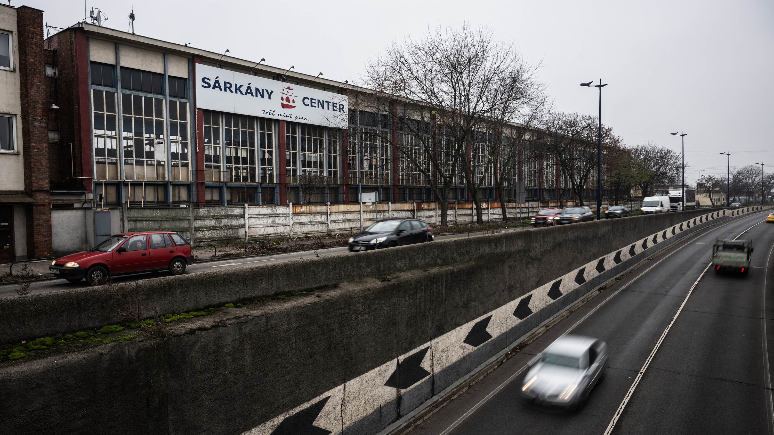 A ferihegyi gyorsforgalmi út bővítése kapcsán az állam által kisajátított ingatlanokról szóló riport 2025. december 19-én.
