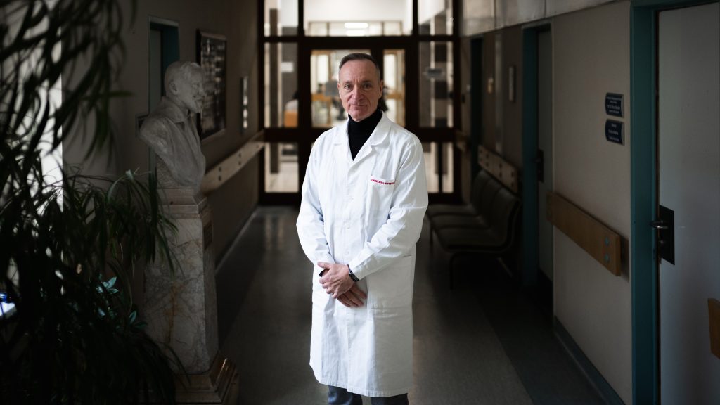 Ács Nándor szülész-nőgyógyász professzorral készült interjú Budapesten 2026. február 2-án.