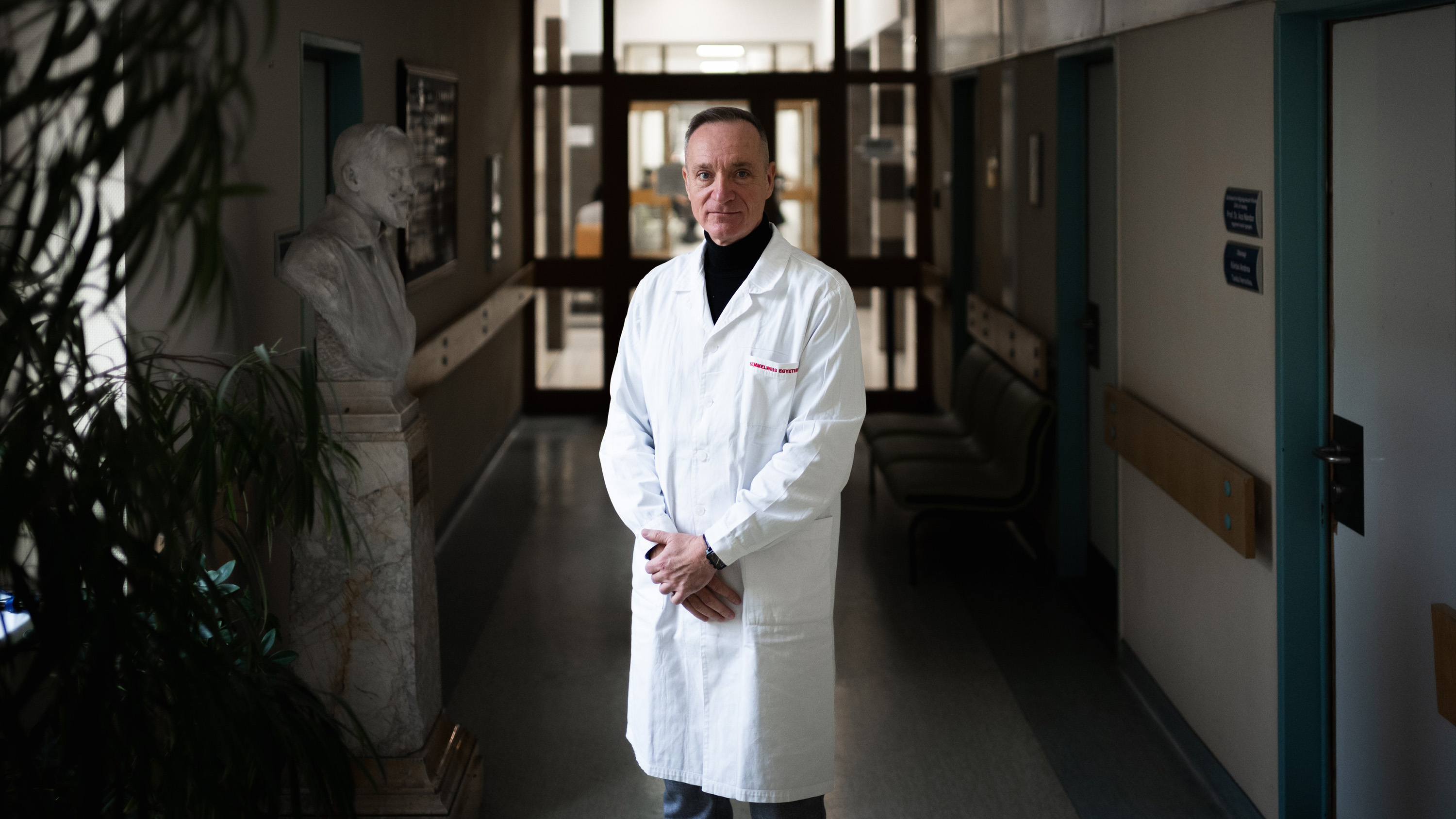 Ács Nándor szülész-nőgyógyász professzorral készült interjú Budapesten 2026. február 2-án.