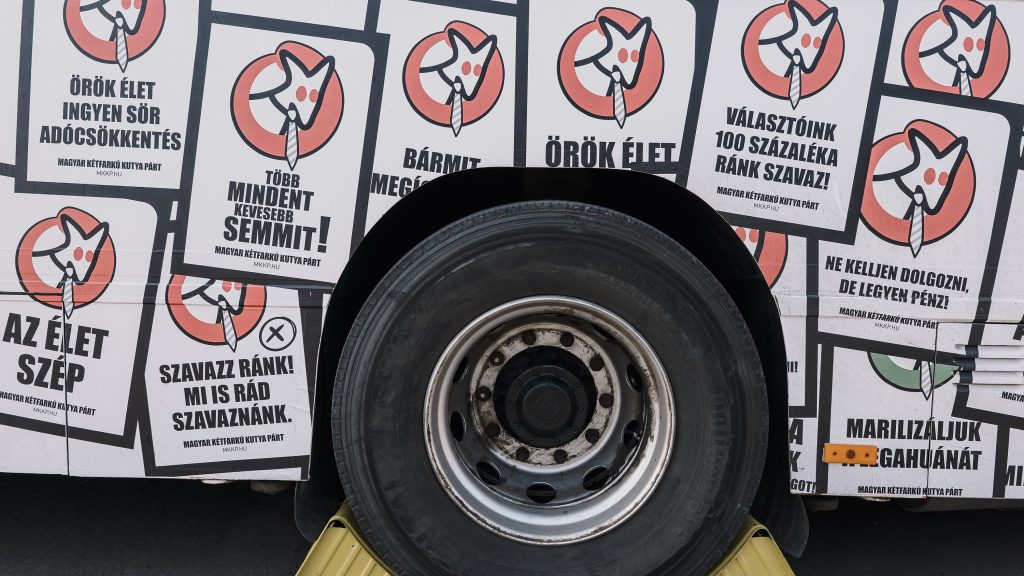 Bajban a Kutya Párt: befulladt a pénzgyűjtés, még mindig több mint félmilliárddal tartoznak