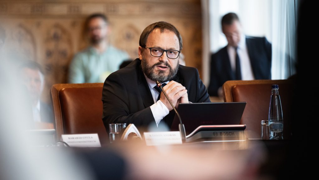 Kármán András: El kell szomorítanom a bukott miniszterelnököt