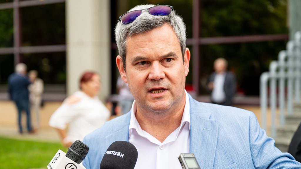 Takács Péter pert vesztett Kulja Andrással szemben