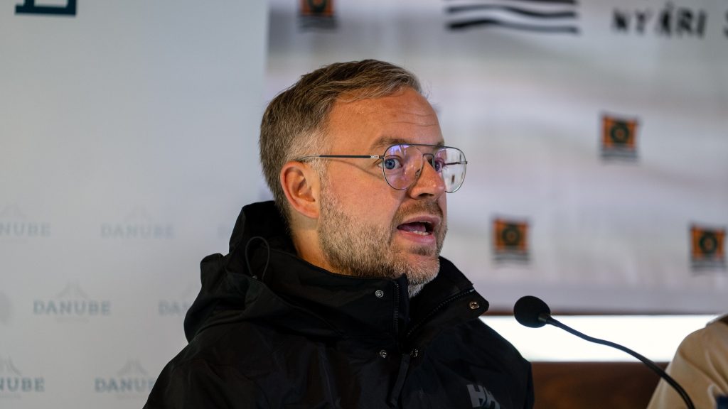 Balog Zoltán és Orbán Balázs már leadta, Habony Árpád még tartogatja a diplomata-útlevelét