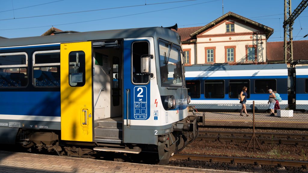 Átfogó klímatizálási programot indít a MÁV a dolgozók védelmében