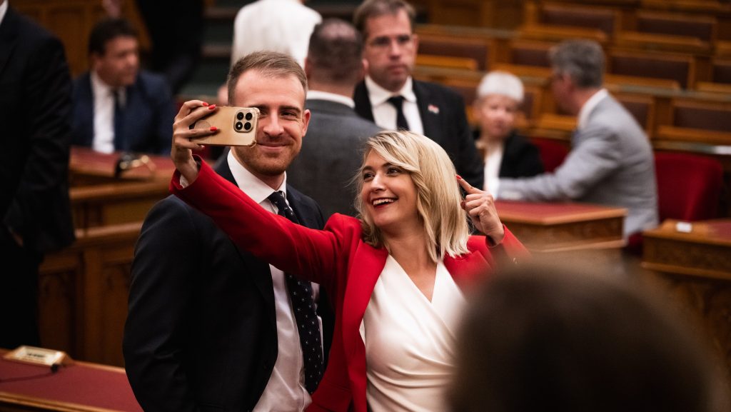 Hétfőtől visszatérnek az M1-re a parlamenti közvetítések
