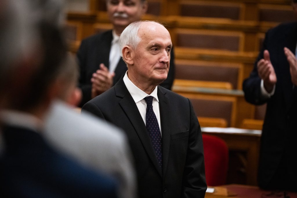 Szathmáry Zoltánt jelöli legfőbb ügyésznek az államfő