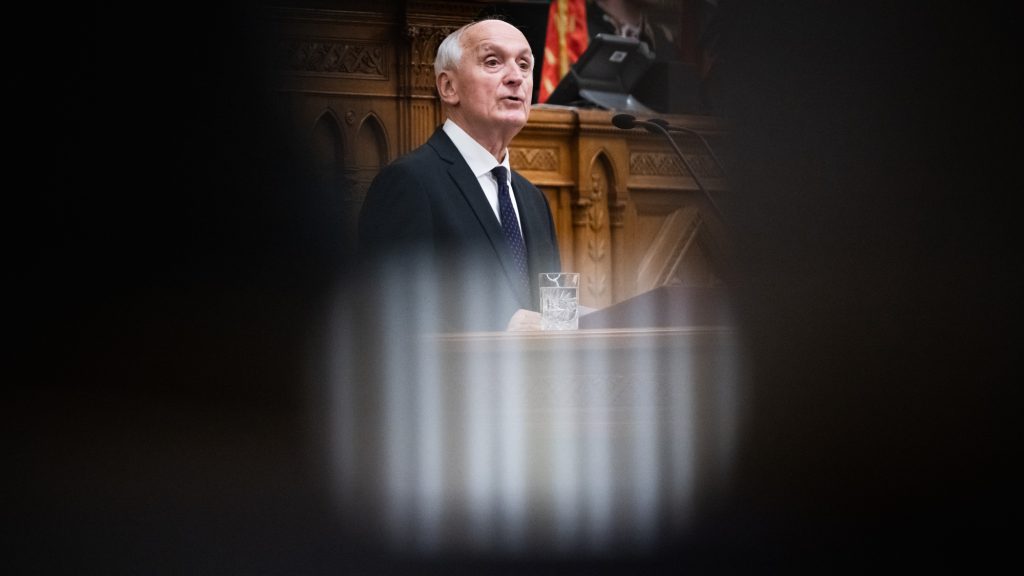 Baka András a 22-es csapdájában: két és fél hónapon belül működésképtelen lehet az ügyészség