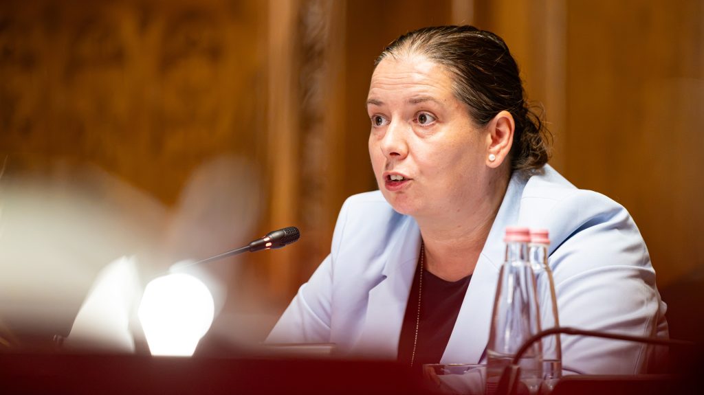 Unger Anna: Néhány héten belül további ügyeket vehet át az NVVH