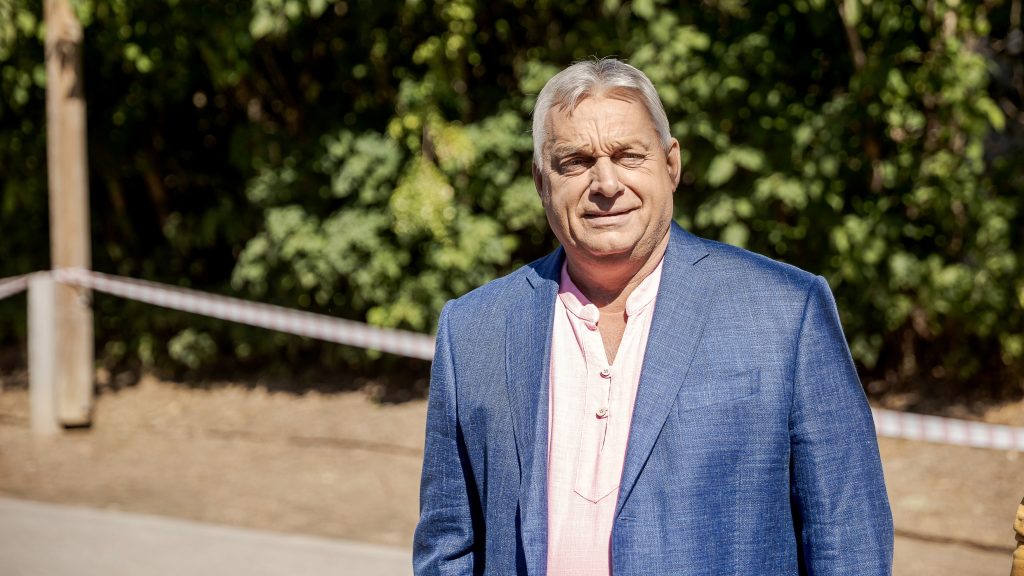 Kétmilliárd forint ment el két év alatt Orbán külföldi útjaira, amelyek során a VIP-várókat sem vetették meg