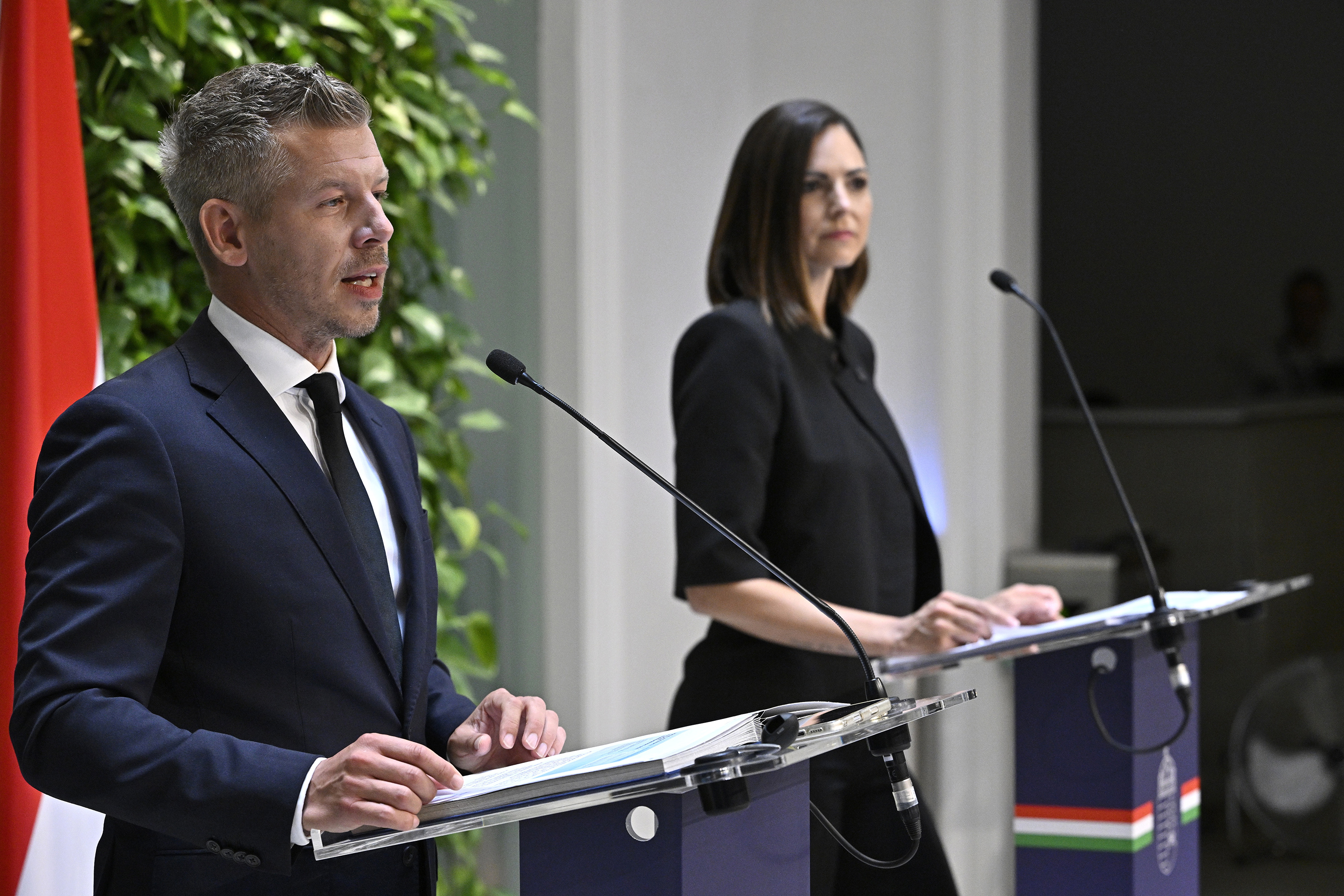 Döntött a kormány: újra kötelező lesz az orvoskamarai tagság 1 Magyar Péter miniszterelnök és Köböl Anita kormányszóvivő a Miniszterelnökségen tartott kormányszóvivői tájékoztatón 2026. szeptember 3-án.