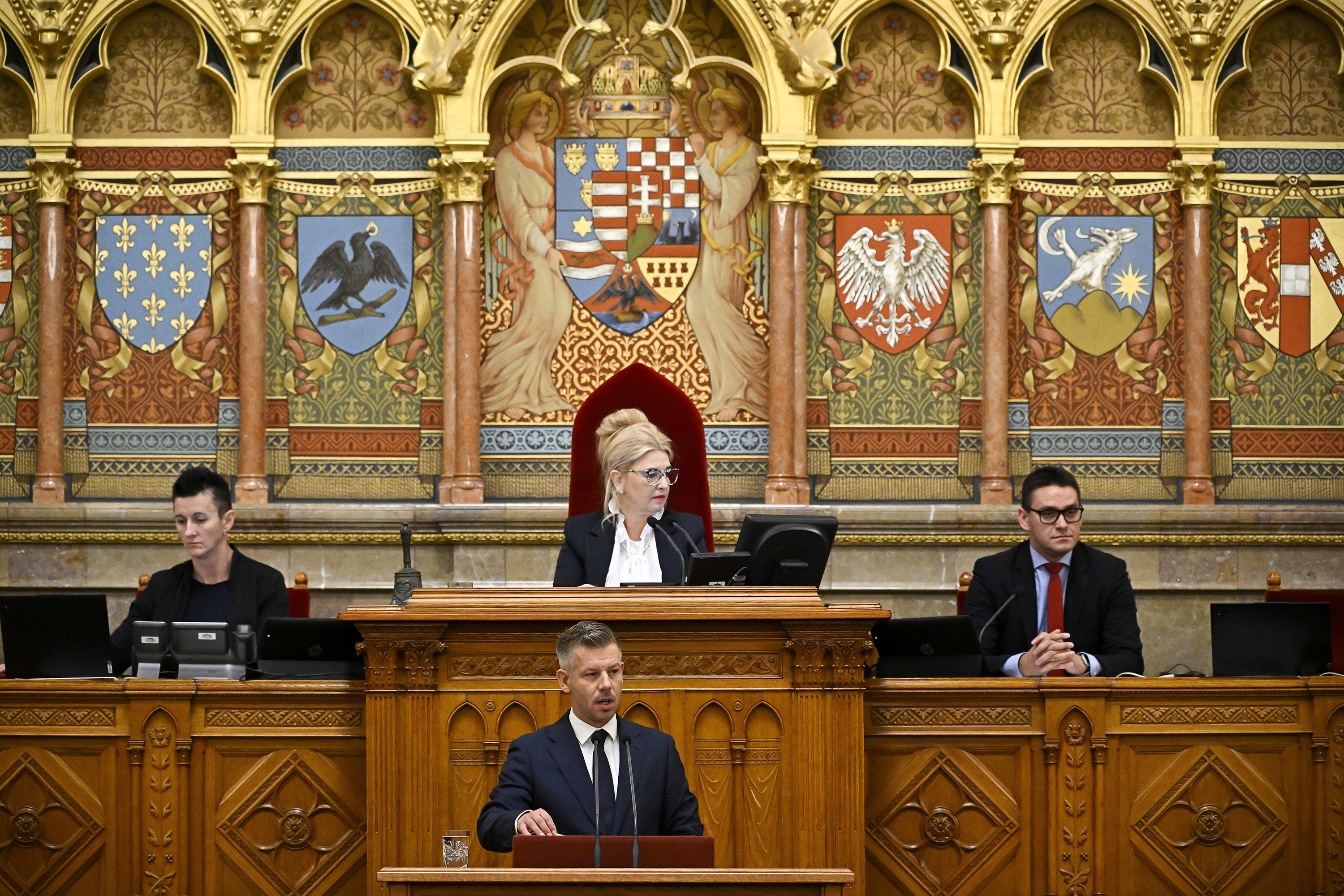 Véget vetnek a megyei közgyűlések rendszerének 1 Magyar Péter miniszterelnök napirend előtt szólal fel az Országgyűlés plenáris ülésén 2026. szeptember 8-án.