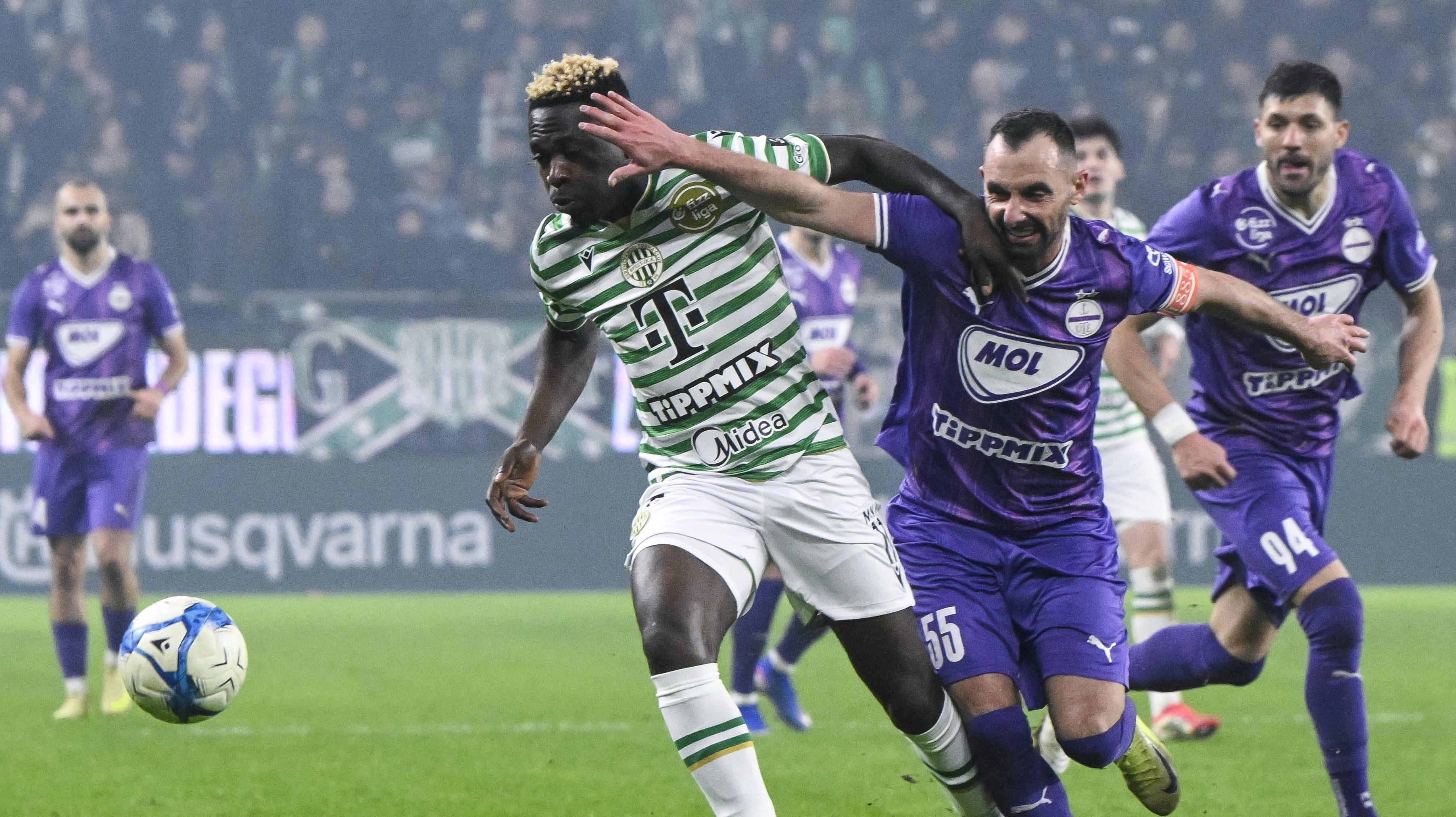 Yusuf Bamidele és Fiola Attila a 2026. február 7-én játszott derbin.