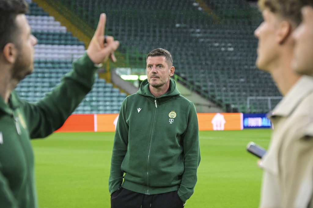 Borbély Balázs, a Ferencváros TC vezetőedzője a Celtic Football Club stadionjában tarott stadionsétán.