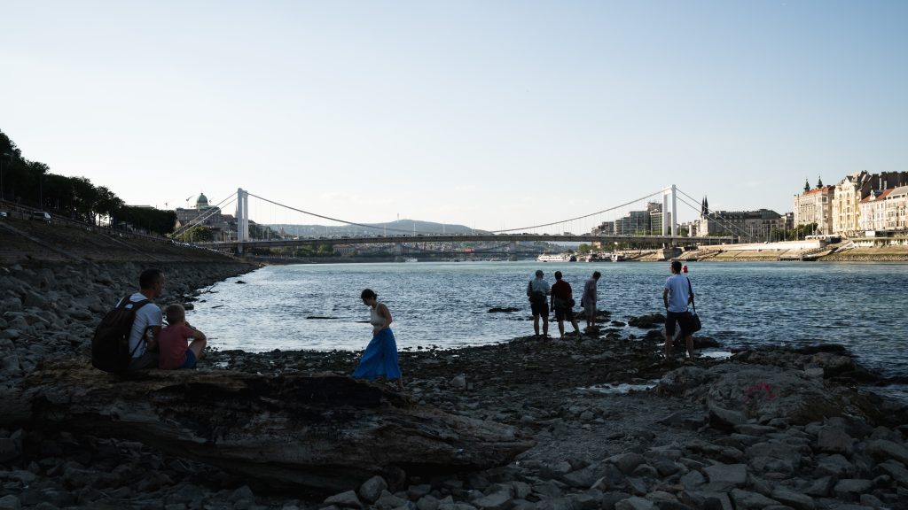 Történelmi mélypont: egyetlen centin a Duna vízállása Budapestnél