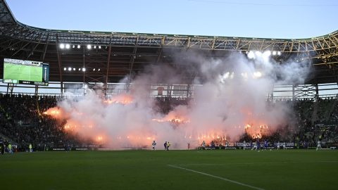 A Ferencváros szurkolói a labdarúgó OTP Bank Liga 7. fordulójában játszott Ferencvárosi TC - Újpest FC mérkőzésen a Groupama Arénában 2026. szeptember 6-án. A végeredmény 2-2-es döntetlen.