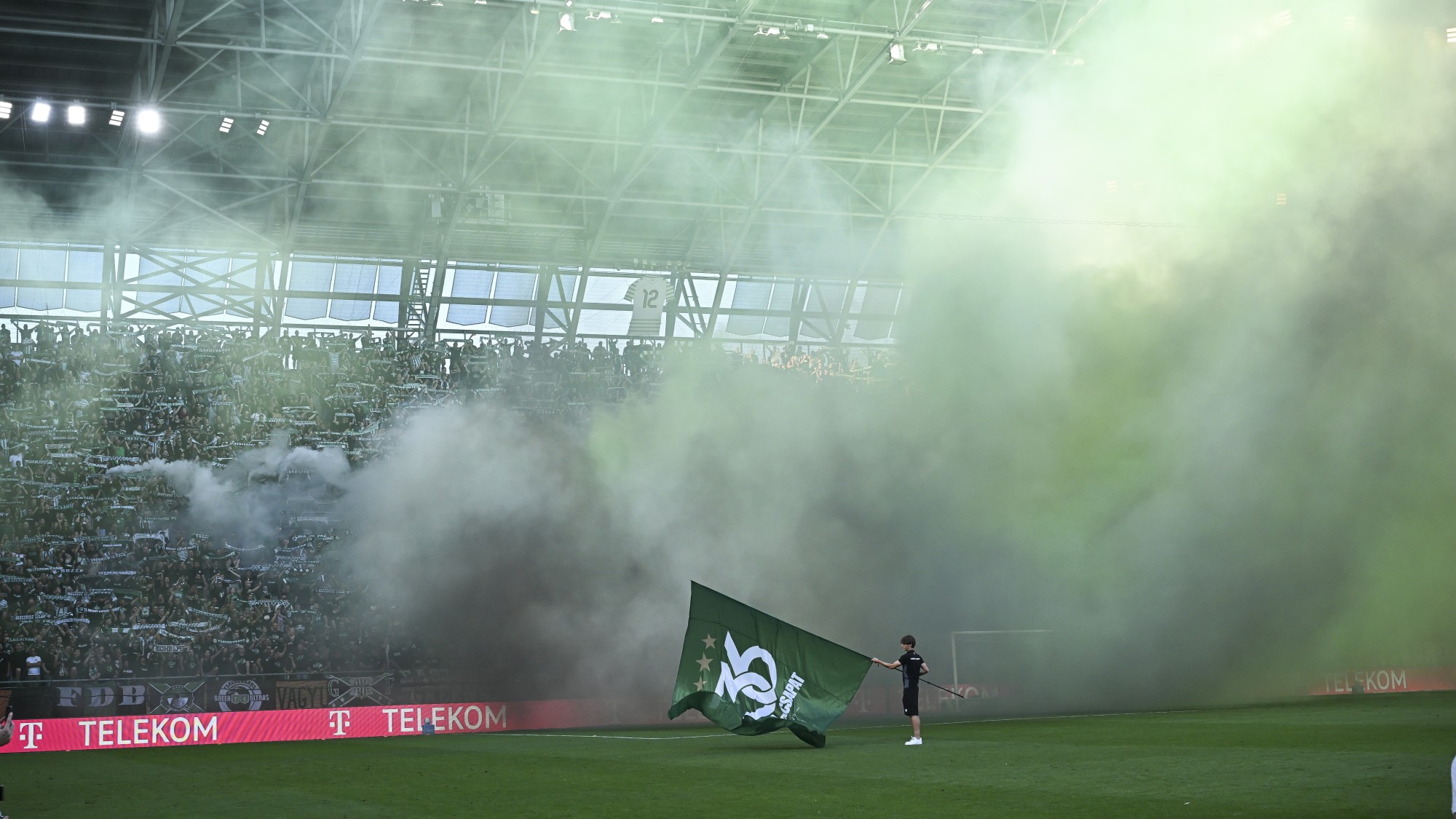 Ferencvárosi drukkerek a Groupama Arénában.