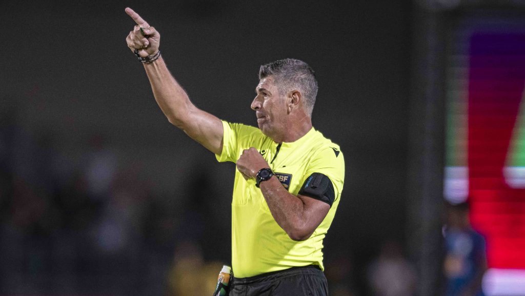 Megható, hogyan búcsúztak 32 év után egy brazil játékvezetőtől