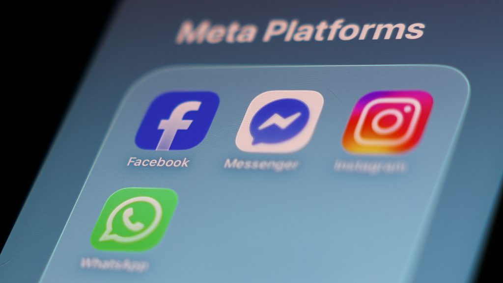 Feminista színdarabot tiltott le a Facebook, miközben a gyermekbántalmazással és az arabellenességgel nincs baja az algoritmusnak