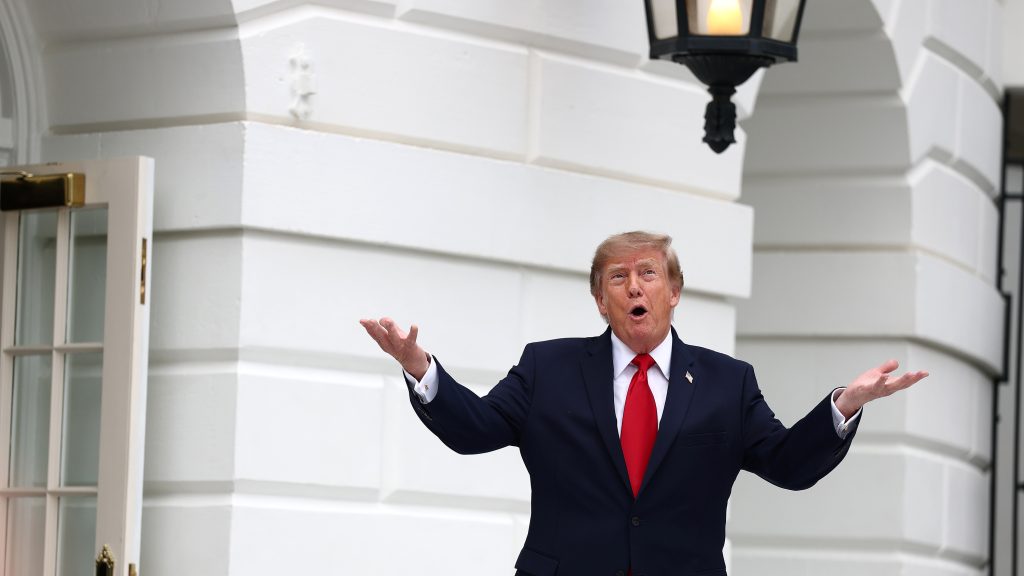 Miért lett rekordnépszerűtlen Trump a ciklus felére?