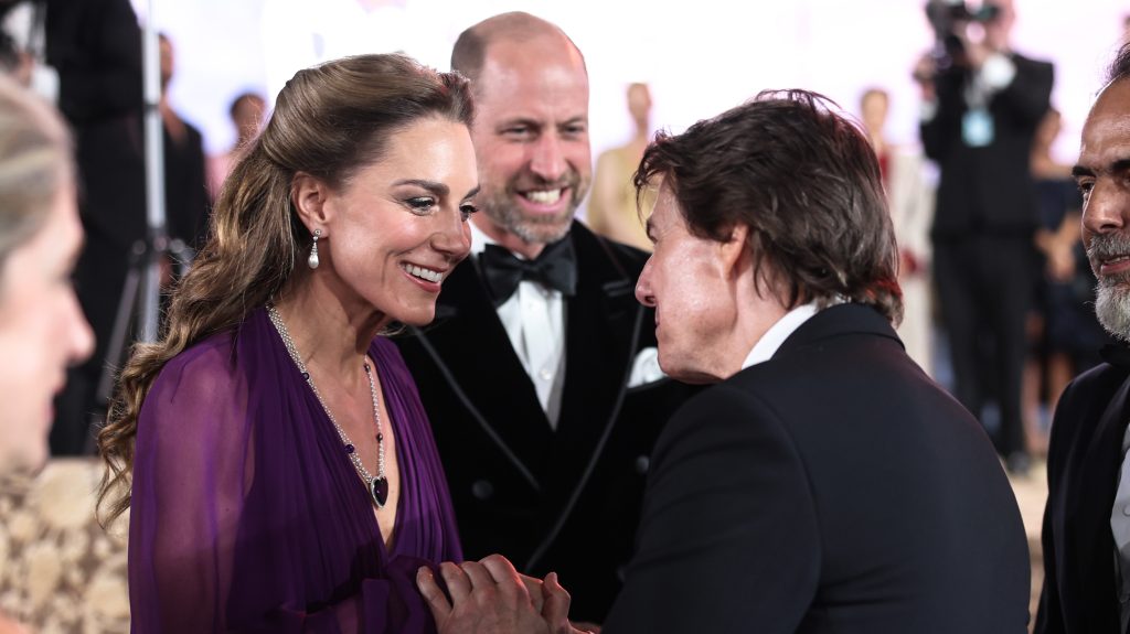 Az anyakirályné nyaklánca, Diana fülbevalója – Katalin hercegné megadta a módját Tom Cruise filmpremierjének