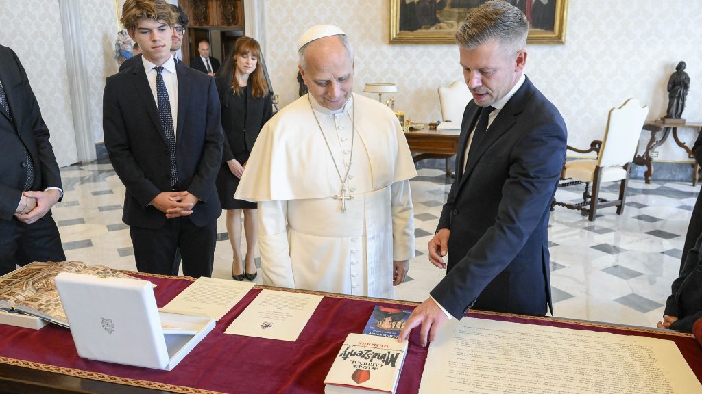 Mit lehet kiolvasni Magyar Péter vatikáni útjából?
