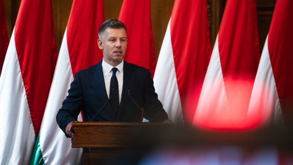 Magyar Péter: Berendeltük a Mol vezérét a kormányülésre az üzemanyagárak miatt