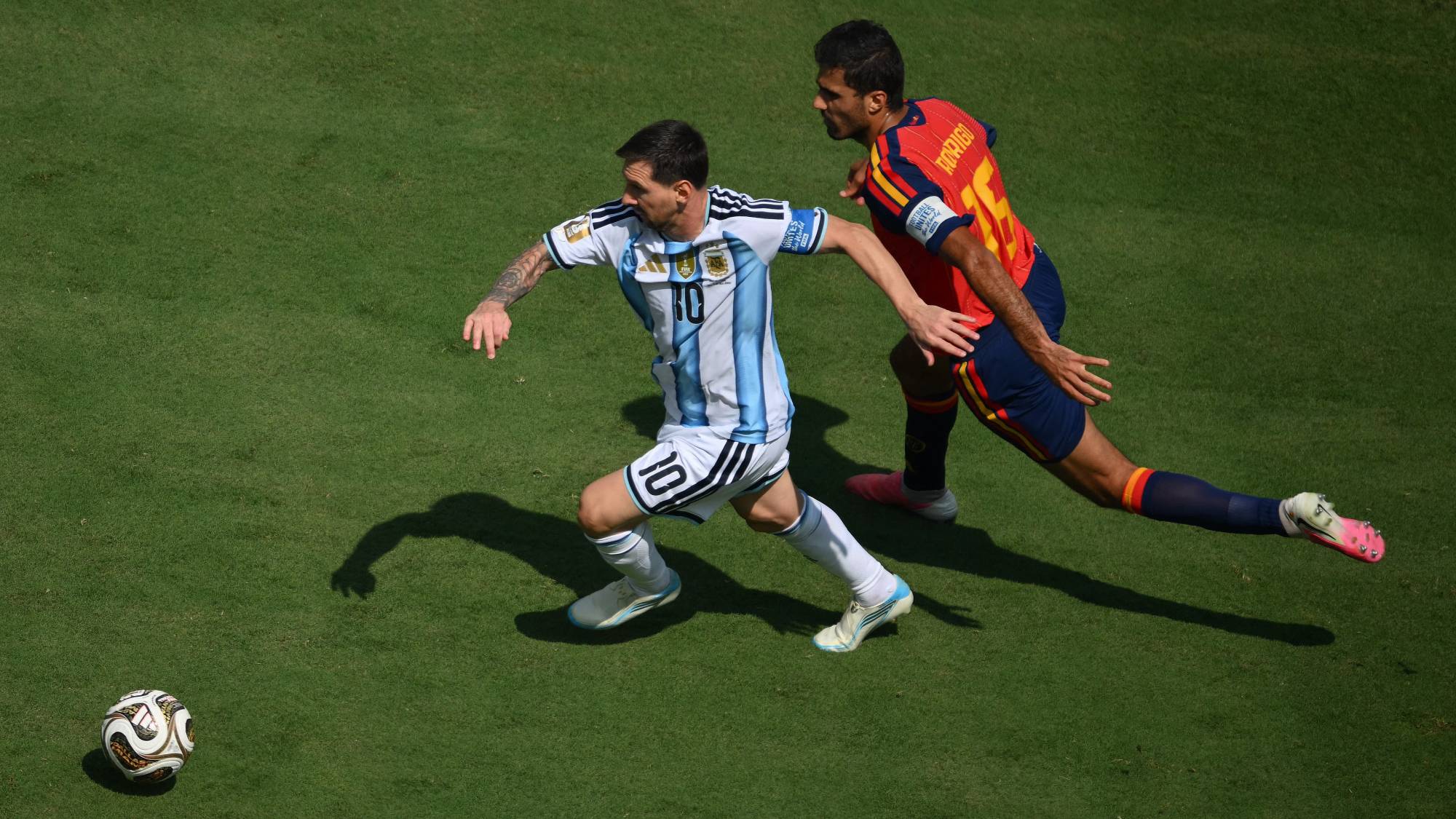 Argentina's forward #10 Lionel Messi (L) and Spain's midfielder #16 Rodri fight for the ball during the 2026 World Cup football tournament final match between Spain and Argentina at the New York/New Jersey Stadium in East Rutherford on July 19, 2026.