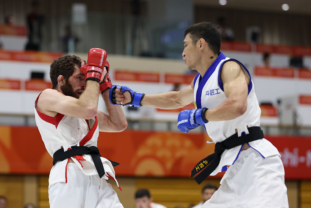 A tokiói Ázsiai Játékokon mutatkozott be a ketrec nélküli, és kevesebb véres jelenetet ígérő MMA. A sportág így kerülne oda az olimpiára.