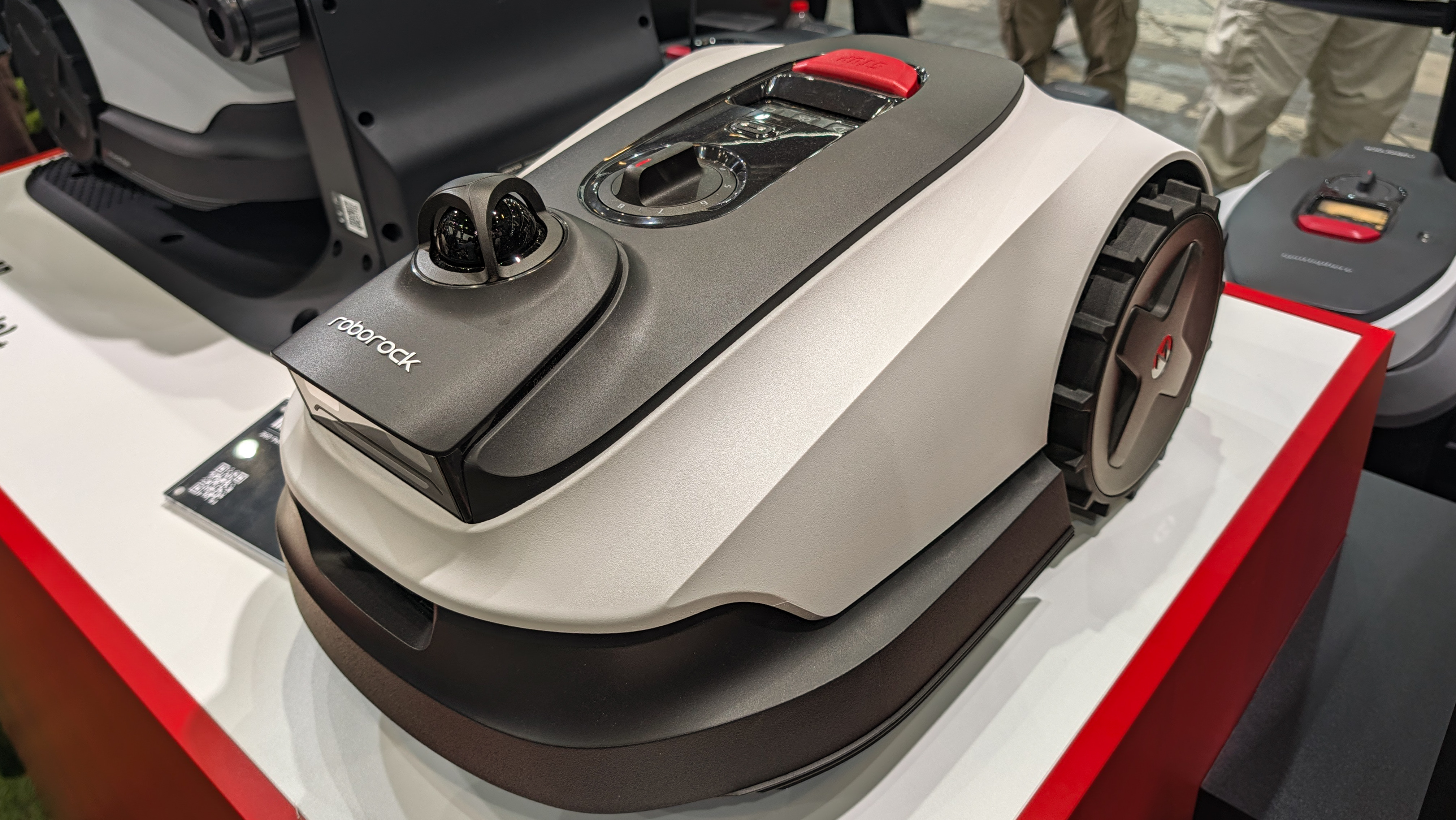 Roborock RockNeo Q2 LiDAR robotfűnyíró.