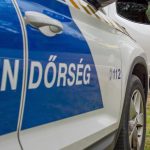 Rendőrségi közúti ellenőrzés a Speedmarathon elnevezésű közlekedésbiztonsági ellenőrzési akció során Orfűn 2026. április 15-én. A rendőrség a gyorshajtók kiszűrése érdekében április 13. és 19. között Magyarország egész területén sebességellenőrzést végez.
