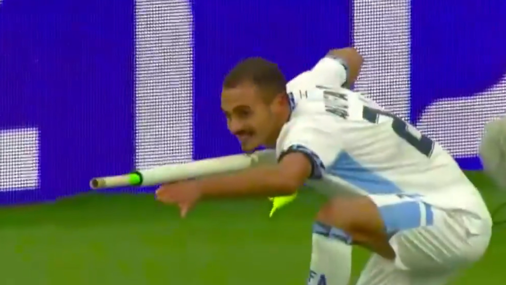 Fegyverlövést imitált gólja után az izraeli futballista, kiállították