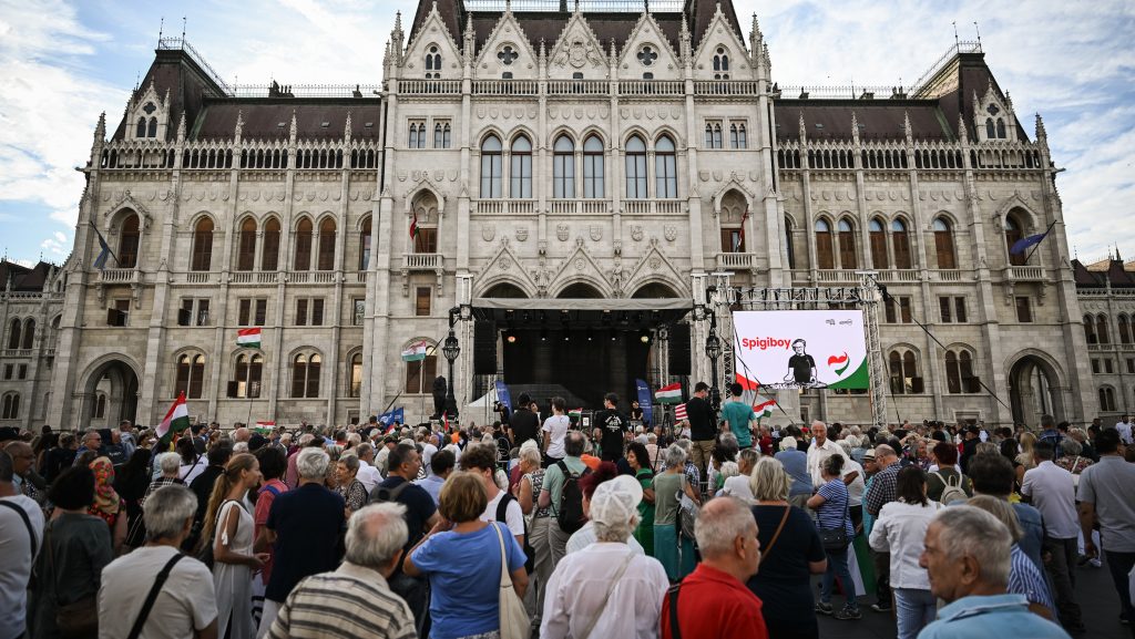 Kormányellenes tüntetés a Kossuth téren