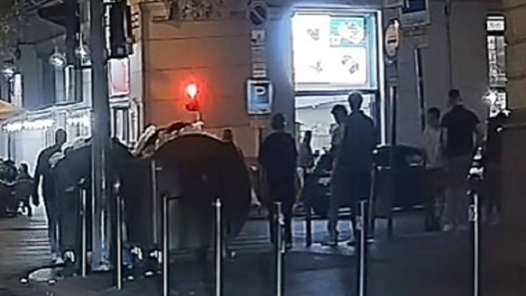 Brit turista vert ájultra egy járókelőt Budapest belvárosában, állítása szerint semmire nem emlékszik