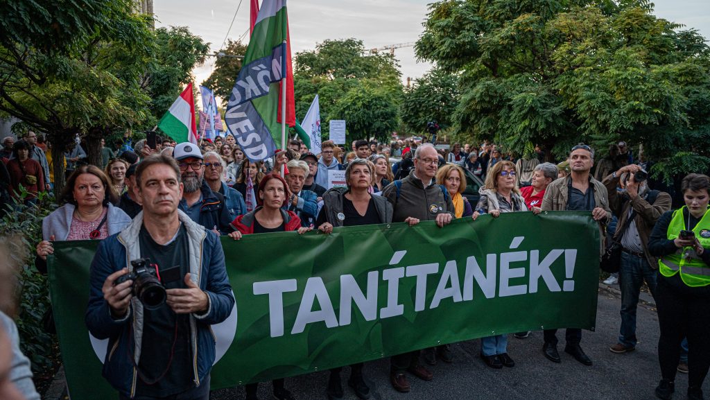 Újra taníthat két, korábban polgári engedetlenség miatt kirúgott tanár