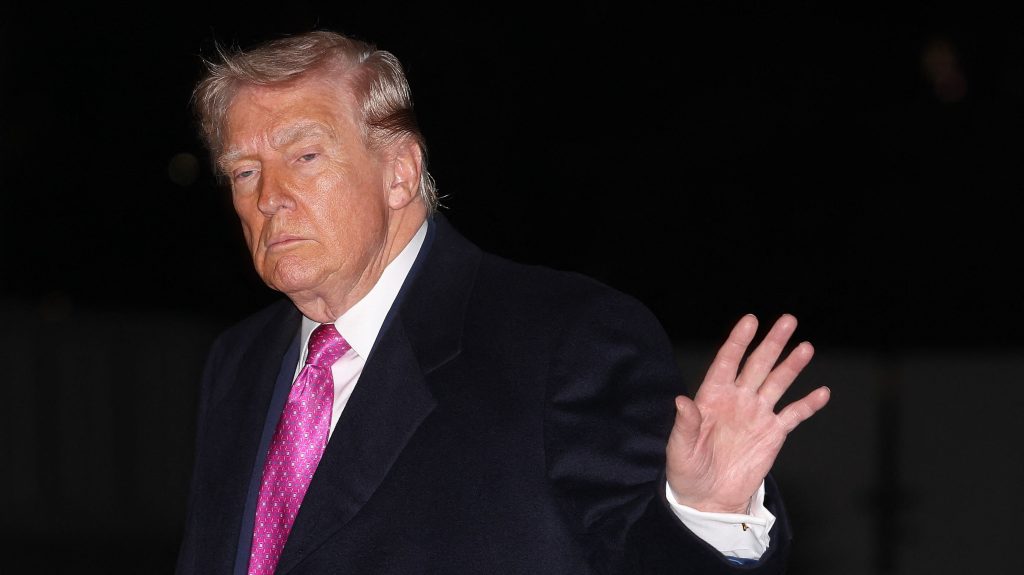 Donald Trump önmagát dicsérte