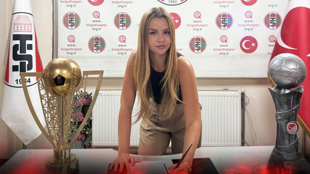 Ilyen sem volt még: 22 éves lány lett egy férfi futballcsapat edzője
