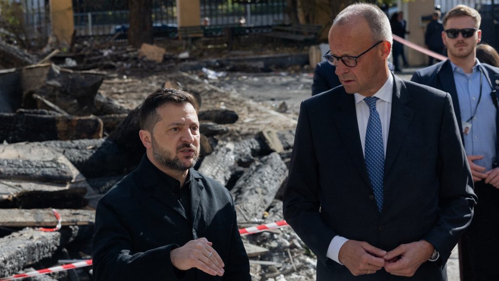 Merz Kijevben a háború befejezésére szólította fel Putyint, dróntámadás érte az egyik kijevi hidat