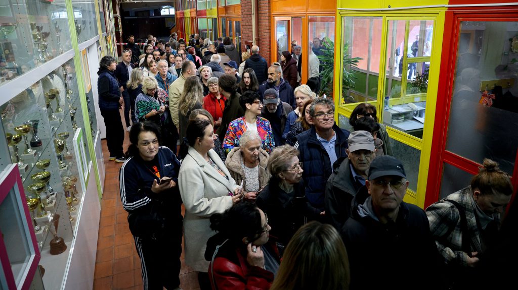 Már 56,6 százalék voksolt a szerb választáson