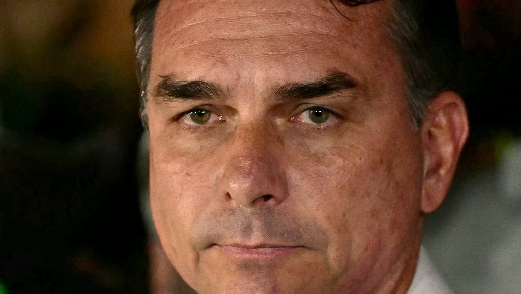 BBC: tényleg Amerikába szökött Flávio Bolsonaro, vízumot is kap a Trump-kormánytól