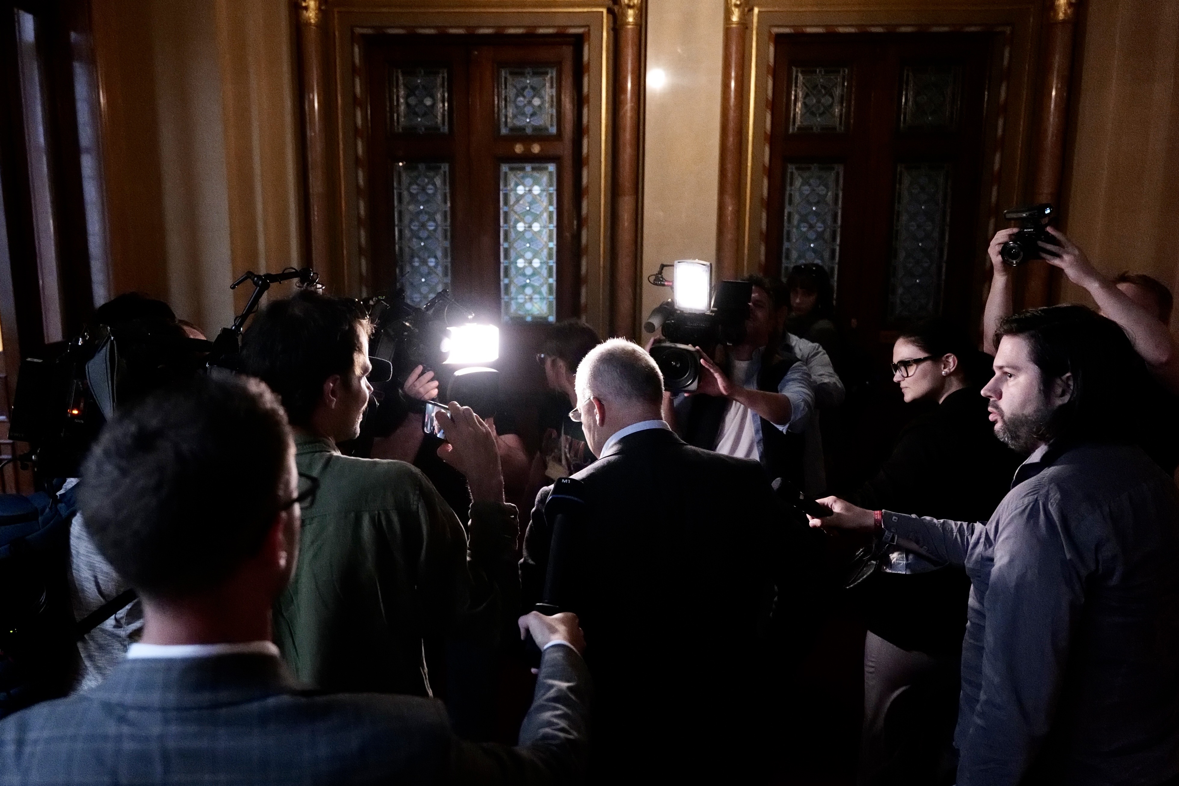 „Azt kockáztatják, hogy a semmit teszik le az asztalra” – figyelmeztette az MNB-bizottságot Kósa Lajos, aki megcáfolt egy régi legendát 3
