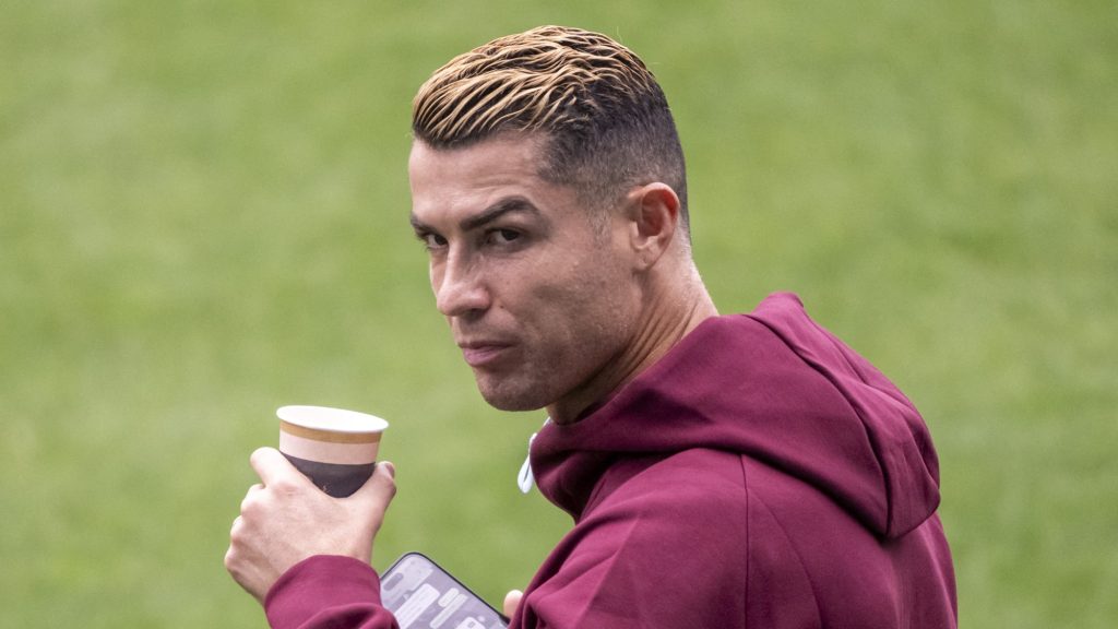Ronaldo fél perc alatt megkeresi az összeget, amire a válogatott elhagyásáért megbüntették