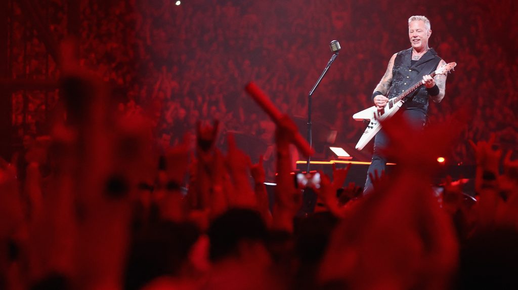 A Metallica frontembere szerint a színpadon nincs helye a politizálásnak