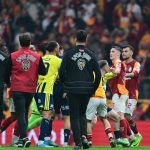 török focibajnokság galatasaray fenerbahce sallai roland balhé tömegjelenet