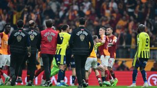 török focibajnokság galatasaray fenerbahce sallai roland balhé tömegjelenet