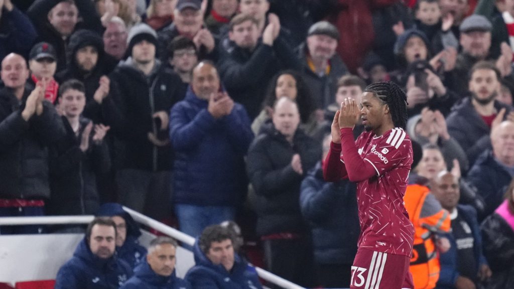„Karrierem egyik legjobb meccse volt” – állva tapsolták a Liverpool-drukkerek a Gulácsiék ellen remeklő tinit