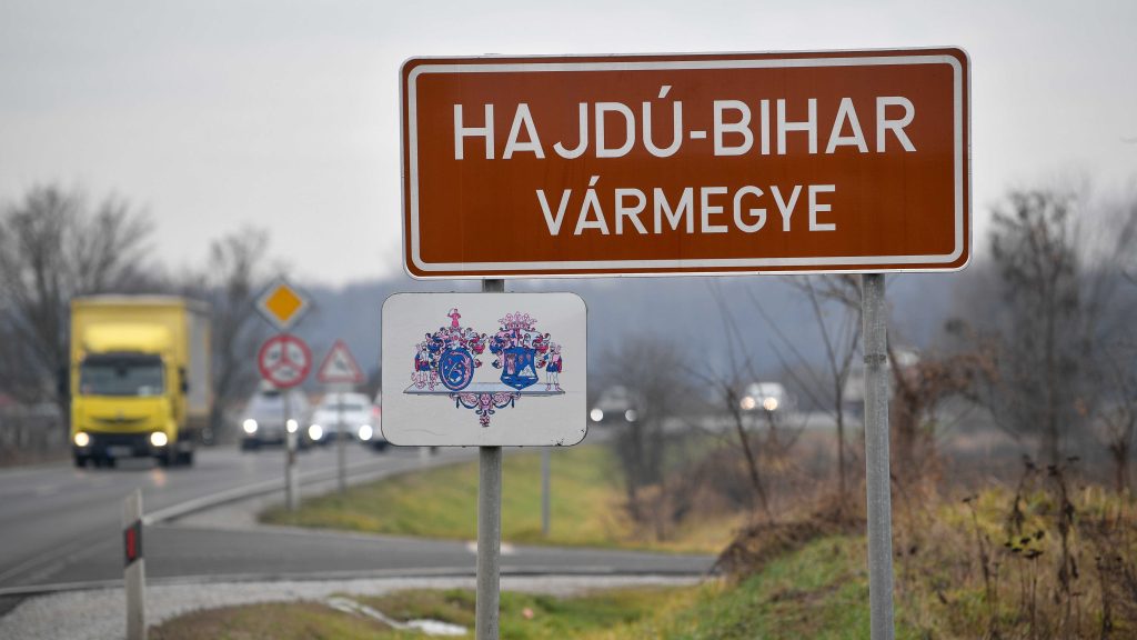 Nem mindenhol cserélik le a vármegye táblákat