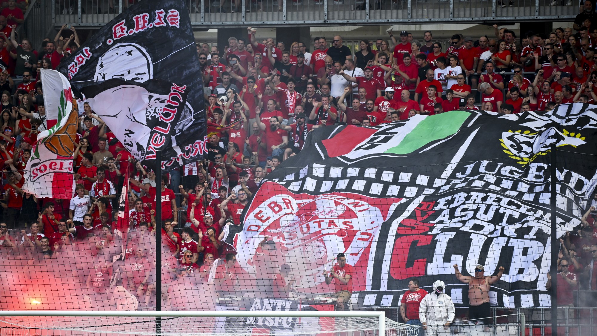 debrecen ftc ultrák meggyalázták komáromi gábor emlékét