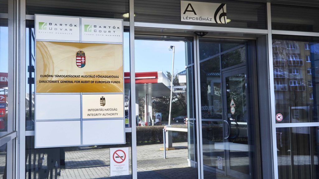 Elképesztő munka százezer vagyonnyilatkozatot ellenőrizni – új módszerrel szűr az Integritás Hatóság